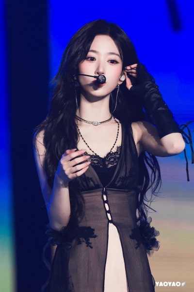 Seriously, where did the joke bear go...? She's become a skinny goddess🖤, Sexy Vampire Haewon's decadent charm really explodes in this Nol Festival visual🧛🏻♀️