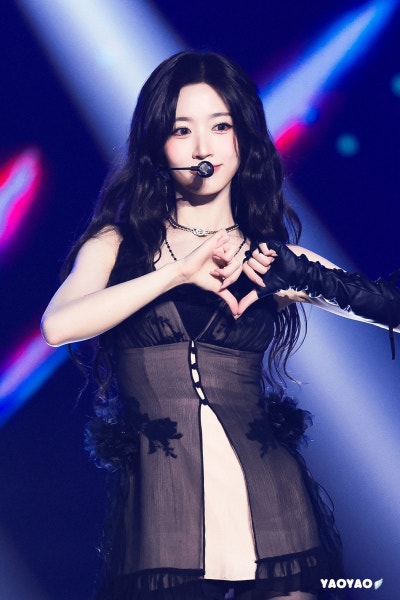 Seriously, where did the joke bear go...? She's become a skinny goddess🖤, Sexy Vampire Haewon's decadent charm really explodes in this Nol Festival visual🧛🏻♀️