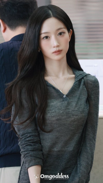Seriously, where did the joke bear go...? She's become a skinny goddess🖤, Sexy Vampire Haewon's decadent charm really explodes in this Nol Festival visual🧛🏻♀️