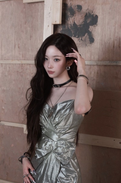 Seriously, where did the joke bear go...? She's become a skinny goddess🖤, Sexy Vampire Haewon's decadent charm really explodes in this Nol Festival visual🧛🏻♀️