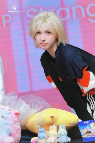 I thought short hair was the way to go...๐ But after transforming with long hair, 23-year-old Bayi has become a blonde elf princess. Her epic Inkigayo comeback visuals๐ง๐ปโ๏ธ