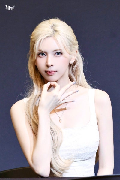 I thought short hair was the way to go...๐ But after transforming with long hair, 23-year-old Bayi has become a blonde elf princess. Her epic Inkigayo comeback visuals๐ง๐ปโ๏ธ