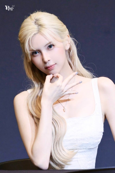 I thought short hair was the way to go...๐ But after transforming with long hair, 23-year-old Bayi has become a blonde elf princess. Her epic Inkigayo comeback visuals๐ง๐ปโ๏ธ