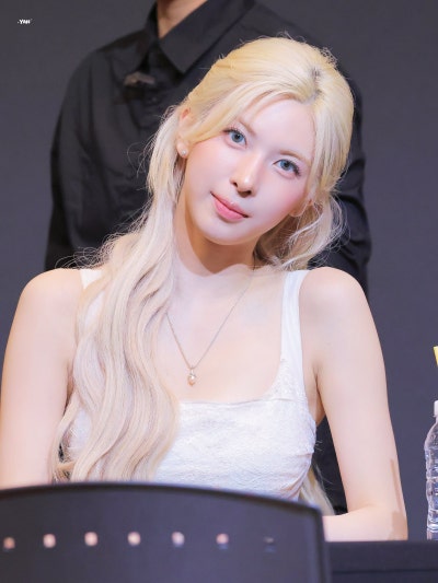 I thought short hair was the way to go...๐ But after transforming with long hair, 23-year-old Bayi has become a blonde elf princess. Her epic Inkigayo comeback visuals๐ง๐ปโ๏ธ