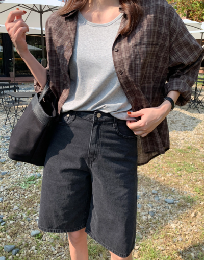 High-Waist Bermudas Make Your Legs Look Longer (and That's the Whole Trick)