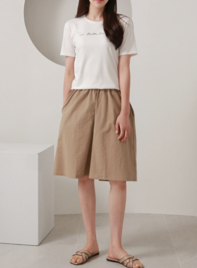 Why Skirt Pants Are the Summer Fix for Women in Their 40s