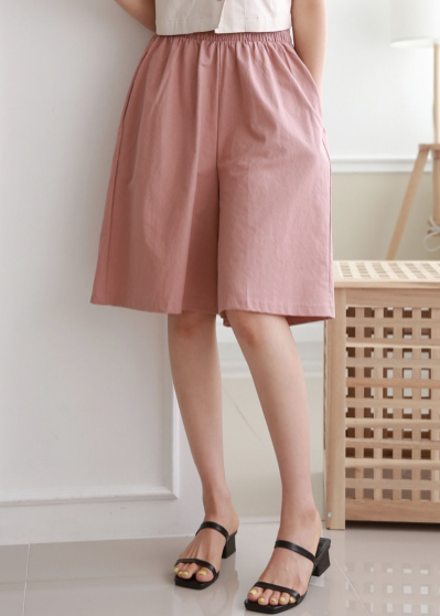 Why Skirt Pants Are the Summer Fix for Women in Their 40s