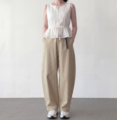 We Finally Found the Pretty Sleeveless Blouse Summer Needs