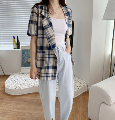 The Linen Jacket That Works Poolside, at the Cafe, and Everywhere Hot in Between