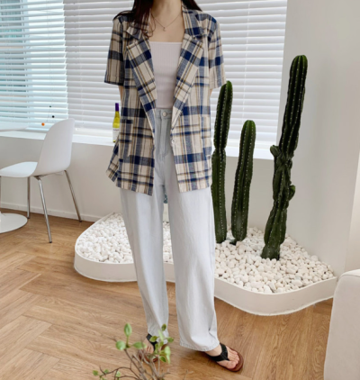 The Linen Jacket That Works Poolside, at the Cafe, and Everywhere Hot in Between