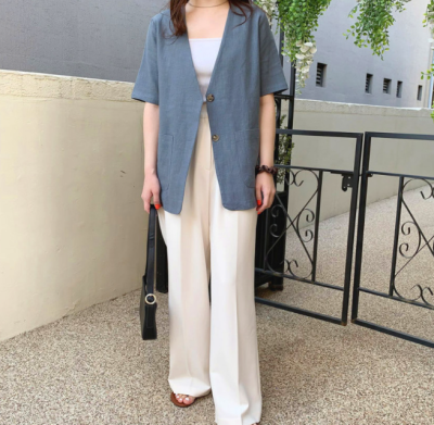 No Collar, No Problem—A Summer Linen Jacket That Doesn't Make You Overheat and Actually Looks Effortlessly Cool
