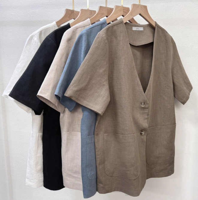 No Collar, No Problem—A Summer Linen Jacket That Doesn't Make You Overheat and Actually Looks Effortlessly Cool