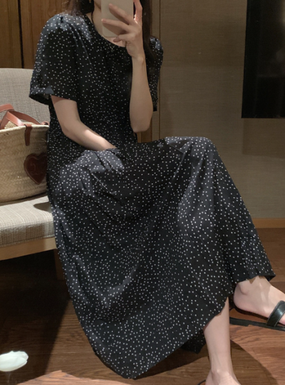 The roomy fit literally hides everything on your lower half—even my pregnant sister says she looks gorgeous in this dress