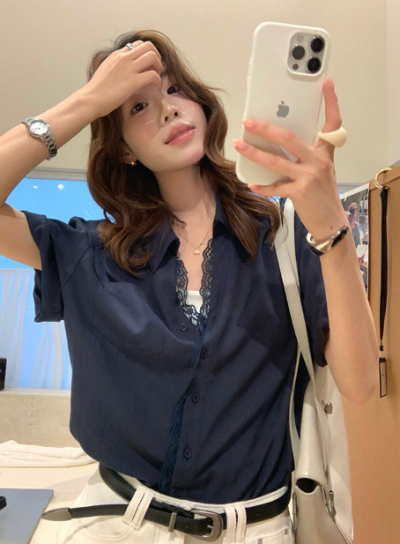 Unbutton it and the charm completely takes over—this loose-fit lace shirt is a total game-changer