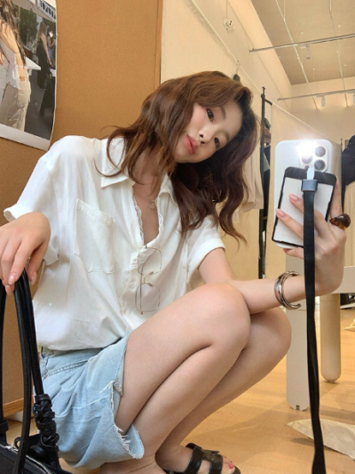 Unbutton it and the charm completely takes over—this loose-fit lace shirt is a total game-changer