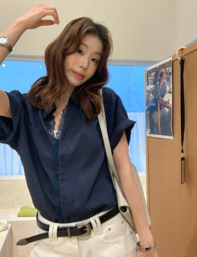 Unbutton it and the charm completely takes over—this loose-fit lace shirt is a total game-changer