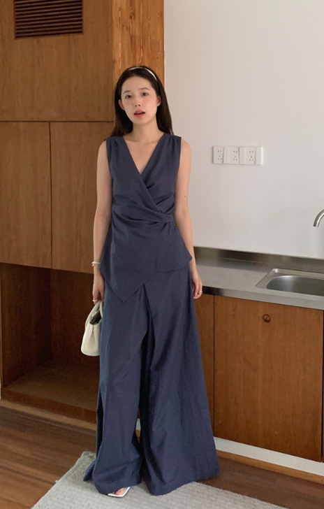 A Two-Piece Set That Dresses Itself — Handle Everything in Your Calendar