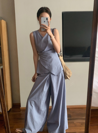 A Two-Piece Set That Dresses Itself — Handle Everything in Your Calendar