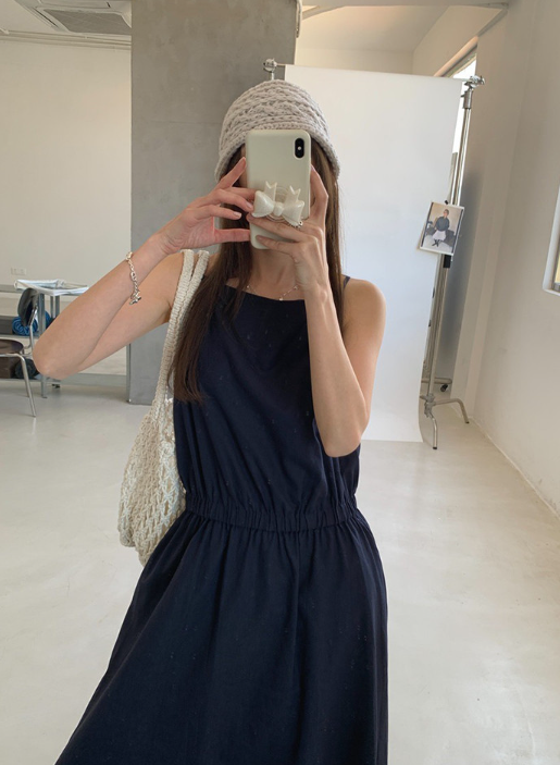 One dress, three seasons, basically infinite looks—the cotton maxi that earns its closet space