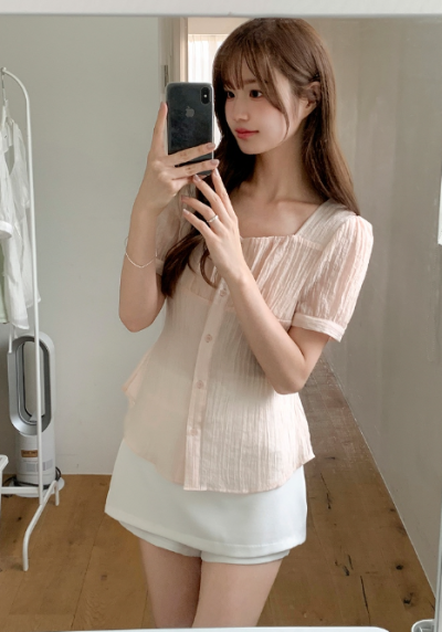 Shirring Blouse Actually Hides What You Think It Hides—And It's Magic