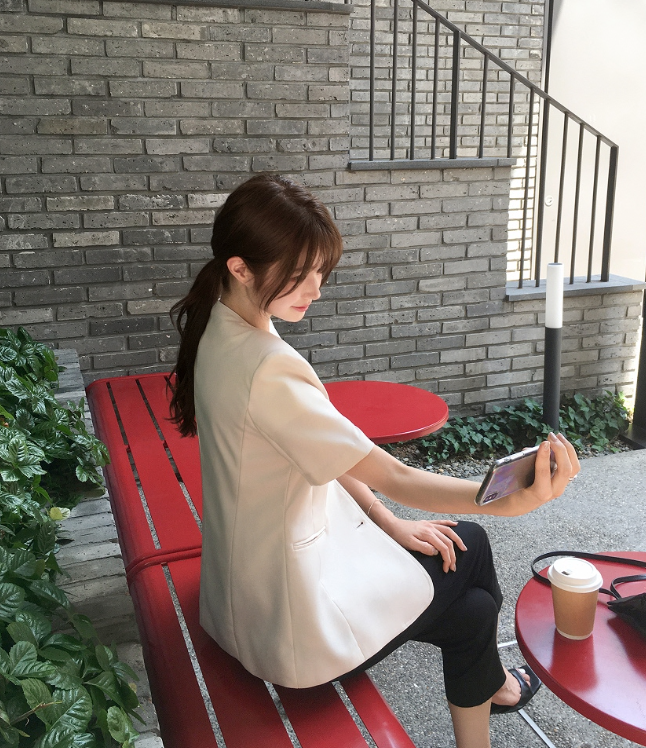 40+ Office Workers: This Is Your Missing Piece Between Frumpy and Overheated