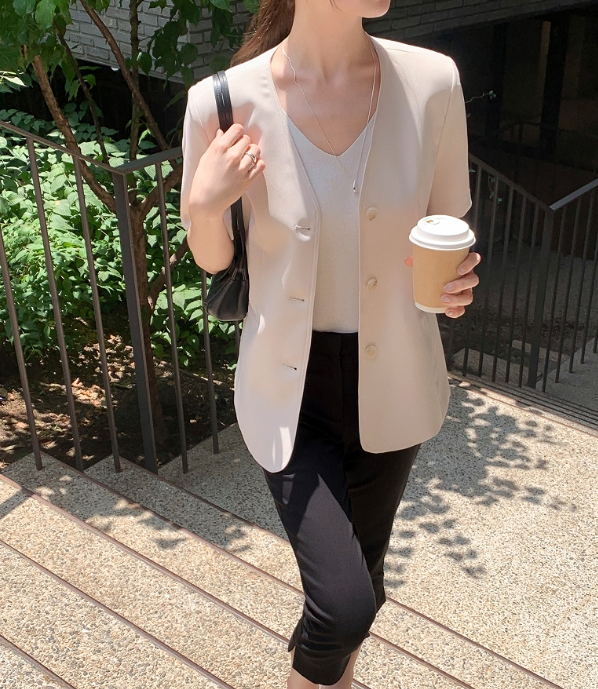 40+ Office Workers: This Is Your Missing Piece Between Frumpy and Overheated