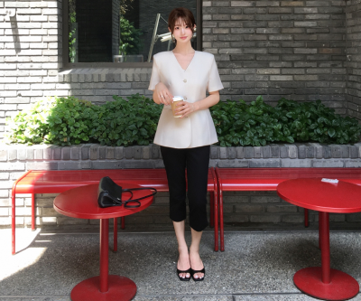 40+ Office Workers: This Is Your Missing Piece Between Frumpy and Overheated