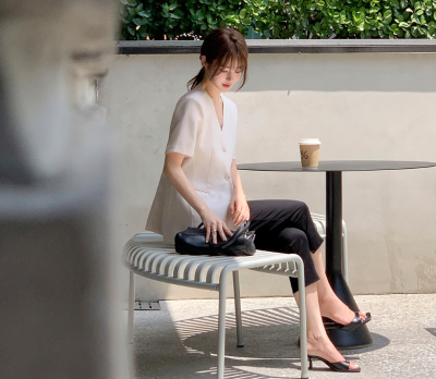 40+ Office Workers: This Is Your Missing Piece Between Frumpy and Overheated