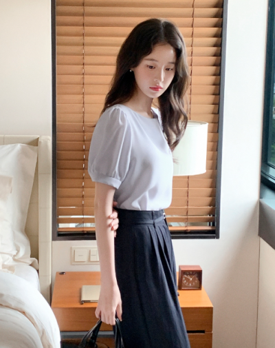 Boat Neckline Solved My Narrow Shoulders and Short Neck—Here's How