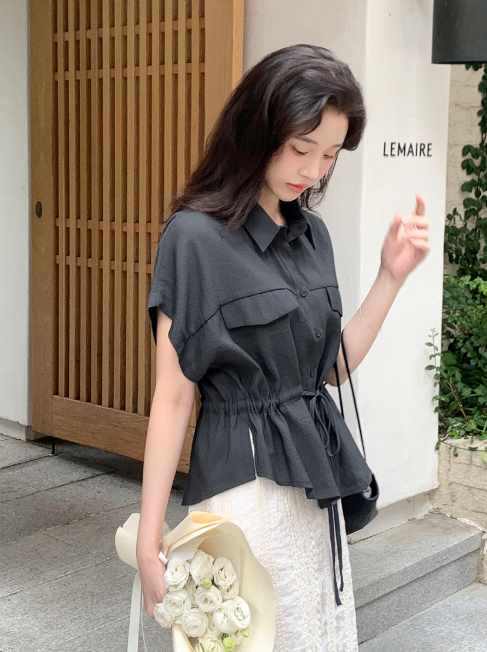 The Perfect Summer Blouse That Hides Your Belly But Shows Off Your Waist