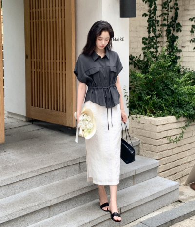 The Perfect Summer Blouse That Hides Your Belly But Shows Off Your Waist
