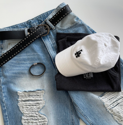 Even Freelancers Throw These On: Wide-Leg Ripped Denim That Makes Your Legs Look Long