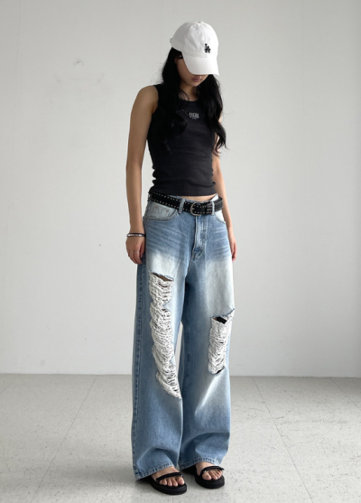 Even Freelancers Throw These On: Wide-Leg Ripped Denim That Makes Your Legs Look Long