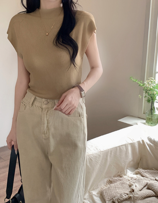 Summer's Effortless Hero: The Half-Neck Shirred Knit Everyone's Wearing