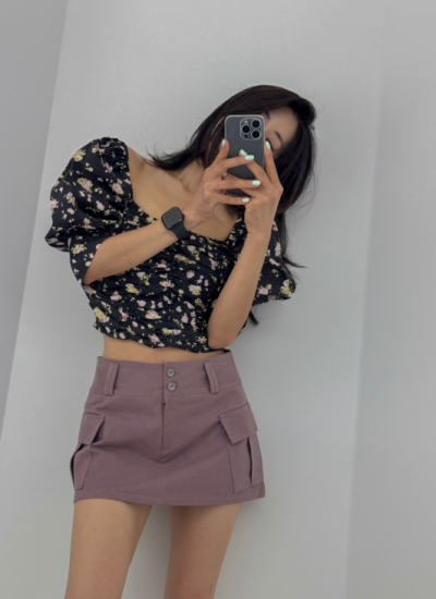 One Piece, Two Vibes: Why This Floral Crop Blouse Does Pure AND Sexy