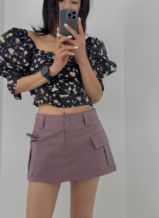 One Piece, Two Vibes: Why This Floral Crop Blouse Does Pure AND Sexy