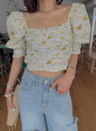 One Piece, Two Vibes: Why This Floral Crop Blouse Does Pure AND Sexy