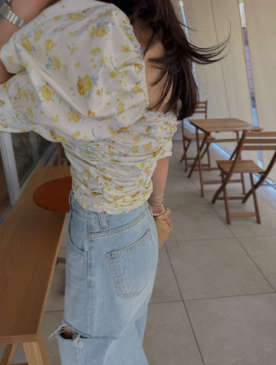 One Piece, Two Vibes: Why This Floral Crop Blouse Does Pure AND Sexy