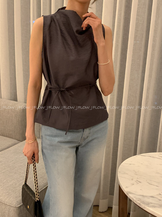 That Neck Drape Trick—How a Simple Blouse Suddenly Looks Expensive Without Trying