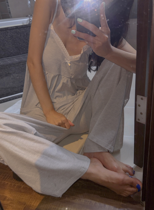 The Summer Pajama That Has 30-Something Hot Sleepers Buying Colors in Bulk