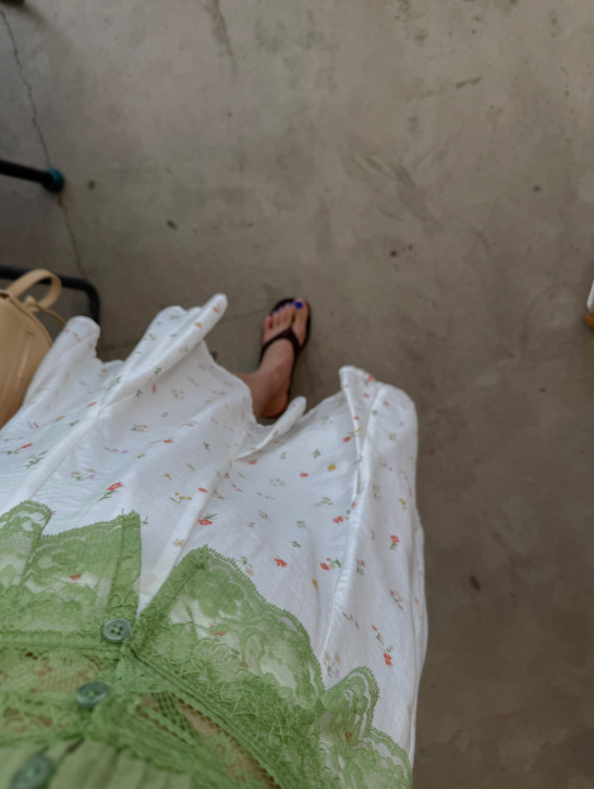 Women in Their 30s and 40s Finally Found the Skirt That Covers Their Calves—And Vacation Photos Have Never Looked Better