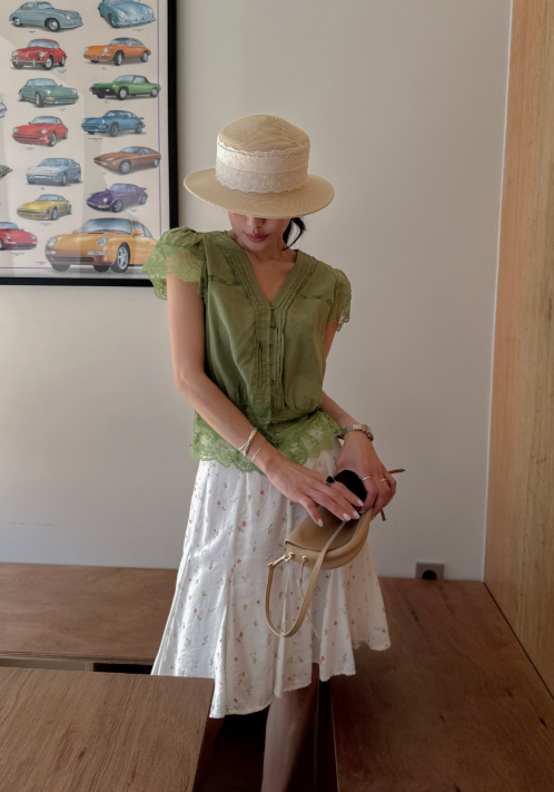 Women in Their 30s and 40s Finally Found the Skirt That Covers Their Calves—And Vacation Photos Have Never Looked Better