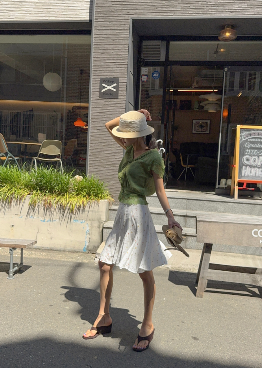 Women in Their 30s and 40s Finally Found the Skirt That Covers Their Calves—And Vacation Photos Have Never Looked Better