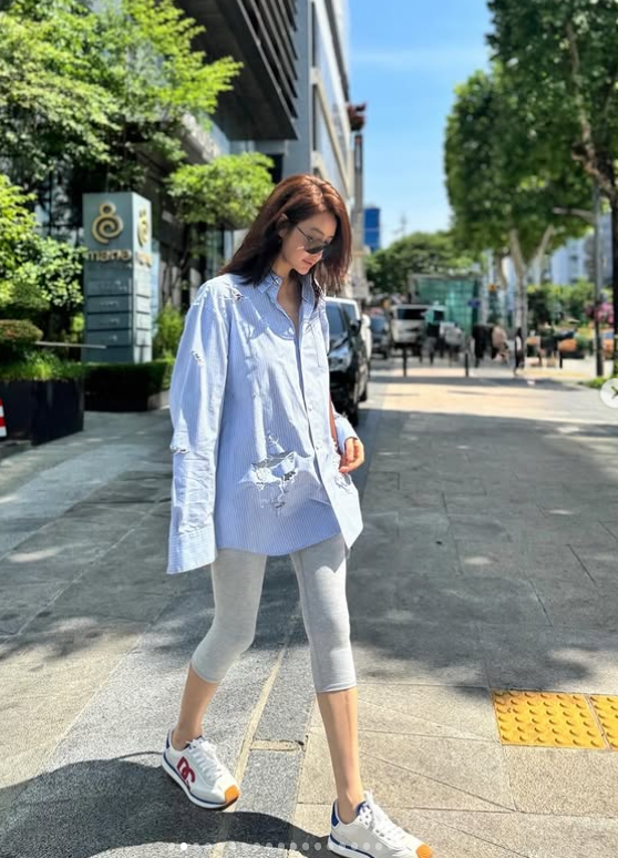 41 Years Into Her Career, Kim Hye-soo Doesn't Dress Young—She Just Dresses Without a Age Limit