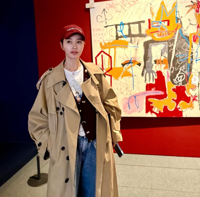 41 Years Into Her Career, Kim Hye-soo Doesn't Dress Young—She Just Dresses Without a Age Limit