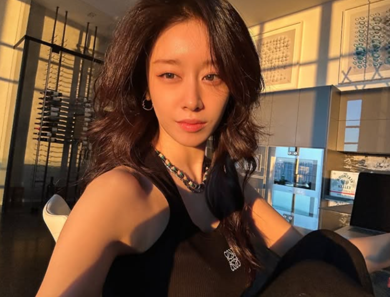 From K-Beauty Standout to Everyday Icon: How Jiyeon Styles New Balance Like a Pro