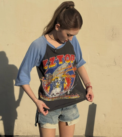 At 25, She Carries Three Passports and Only Four Colors: The Minimalist Vintage Philosophy of Jeon So-mi
