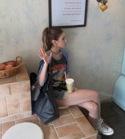 At 25, She Carries Three Passports and Only Four Colors: The Minimalist Vintage Philosophy of Jeon So-mi