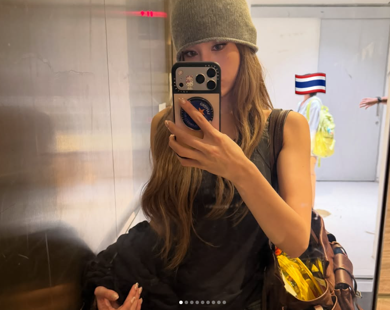 At 25, She Carries Three Passports and Only Four Colors: The Minimalist Vintage Philosophy of Jeon So-mi