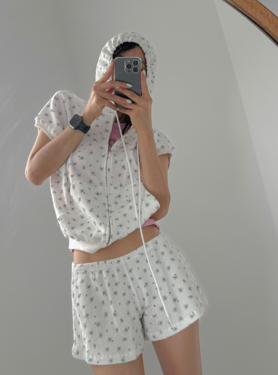 Summer Essentials: Why Gen 20s-40s Keep Reaching for This Hoodie Set